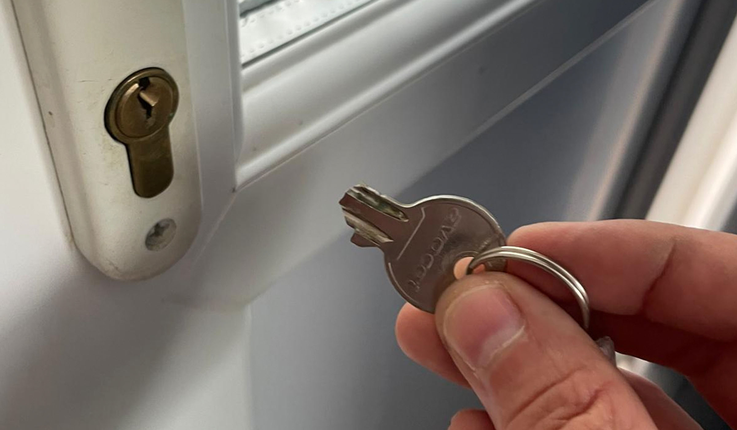 Hames Locksmiths Broken Key in Lock BG